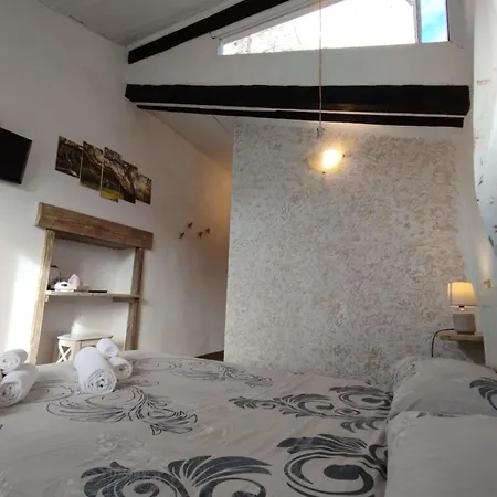 La Stregatta Bed & Breakfast